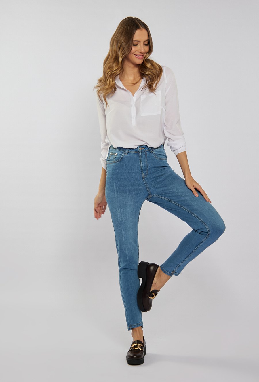 Jeansy slim fit ze średnim stanem