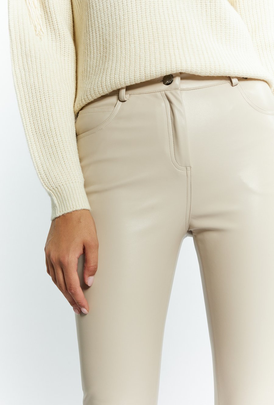 Spodnie z ekosk&oacute;ry