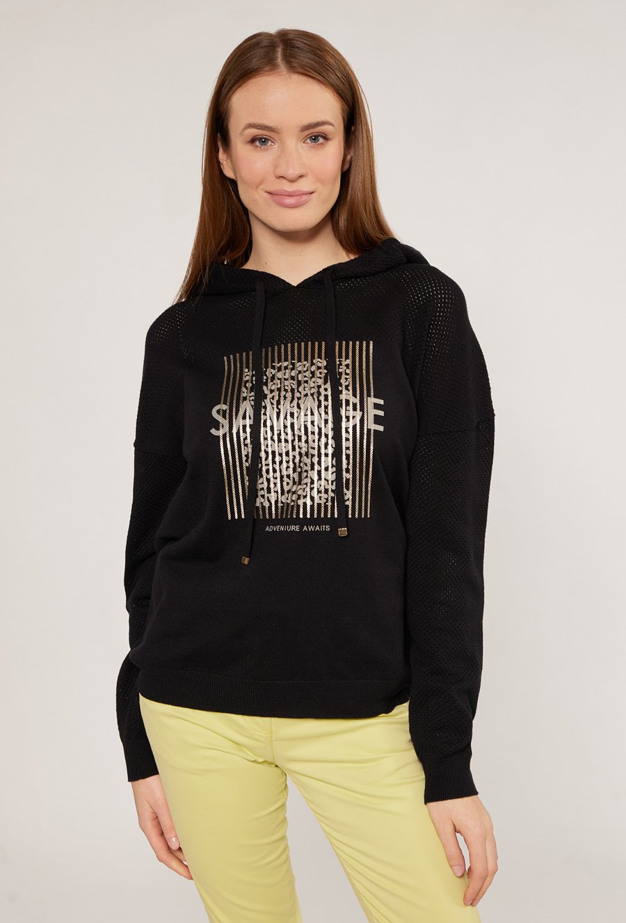 Ażurowy sweter z kapturem