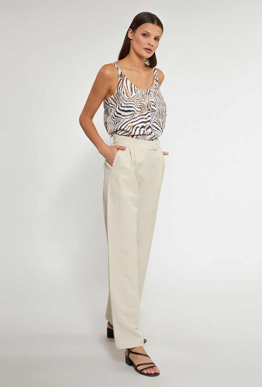 Materiałowe spodnie damskie