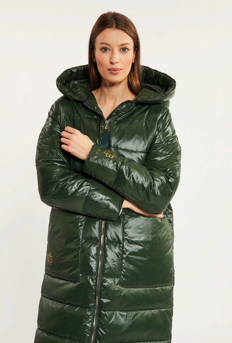 Puchowy, pikowany płaszcz z kapturem