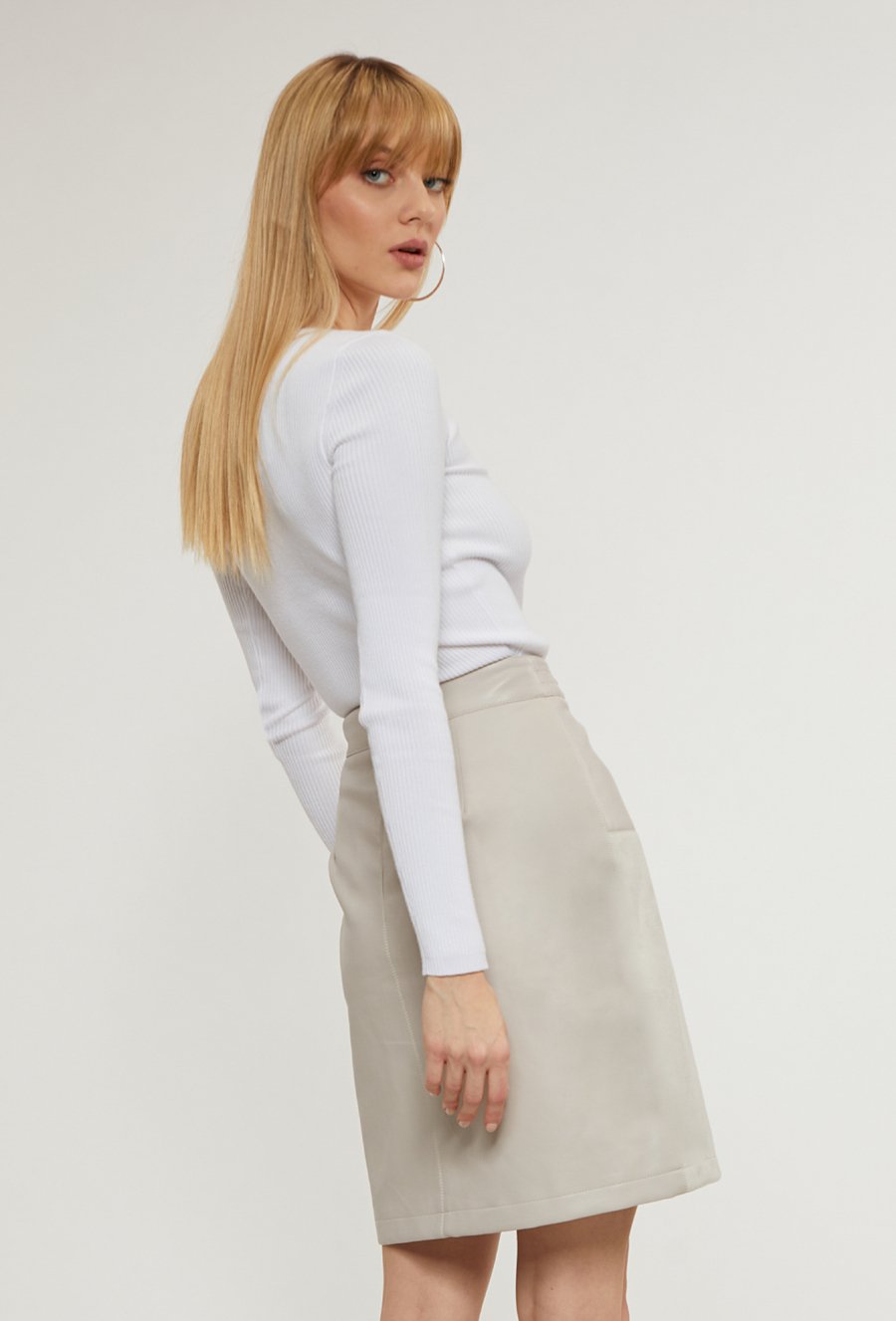 Sweter z prążkowanej dzianiny