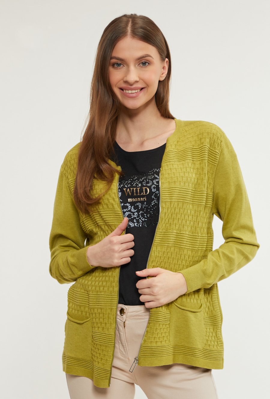 Prążkowany sweter damski z kieszeniami