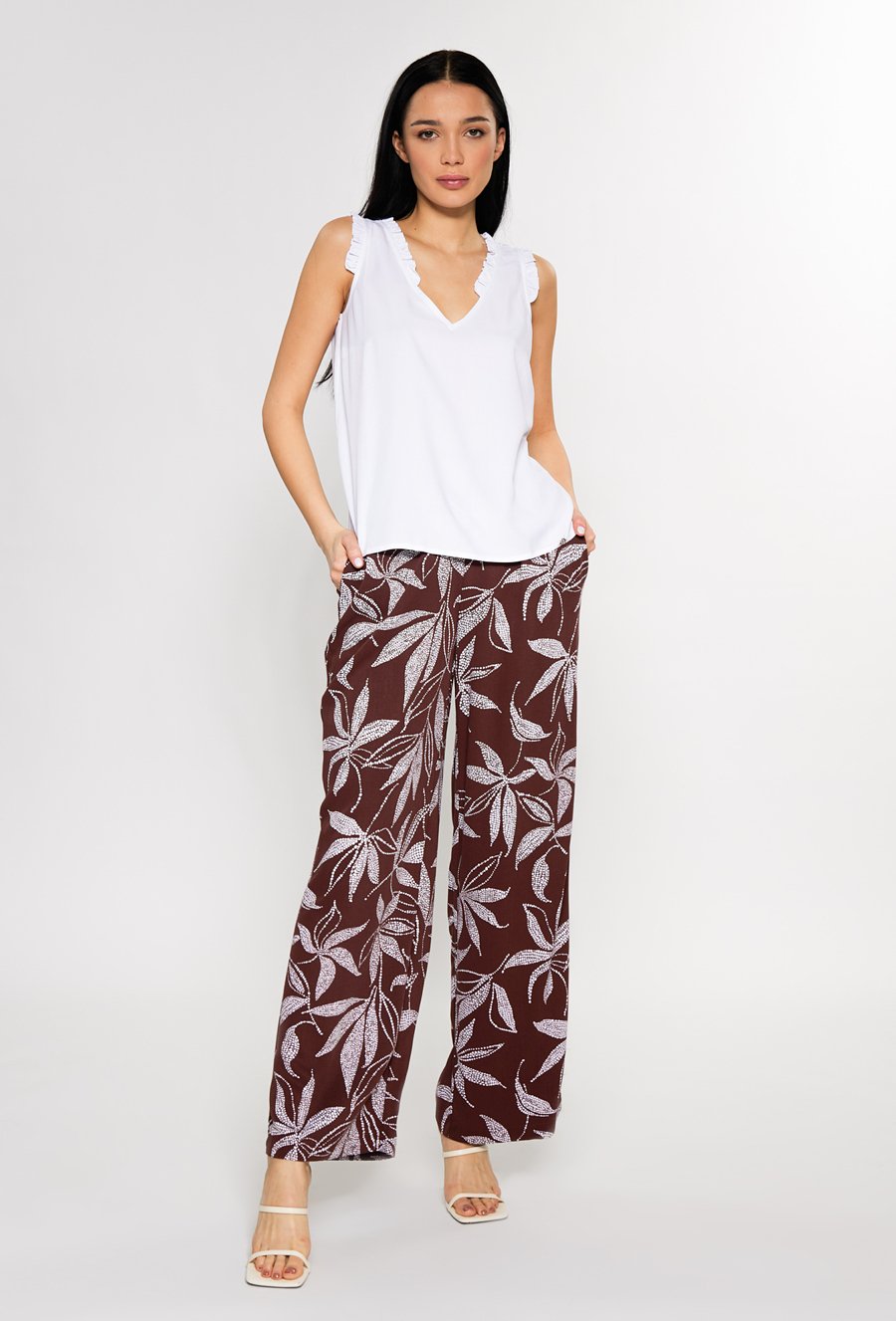 Bluzka damska z ozdobnymi falbankami