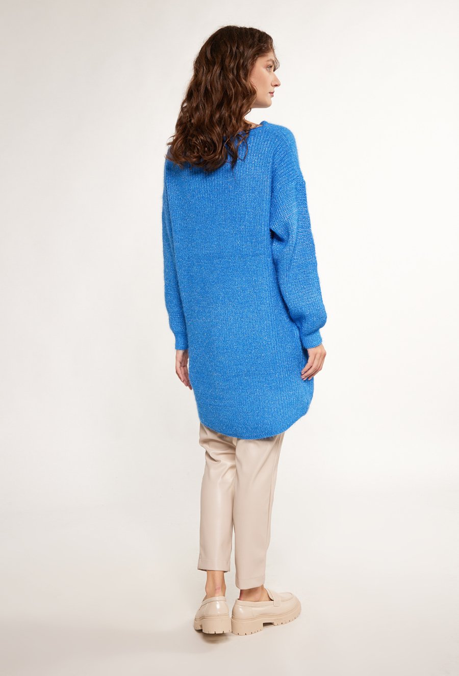 Sweter z dłuższym tyłem