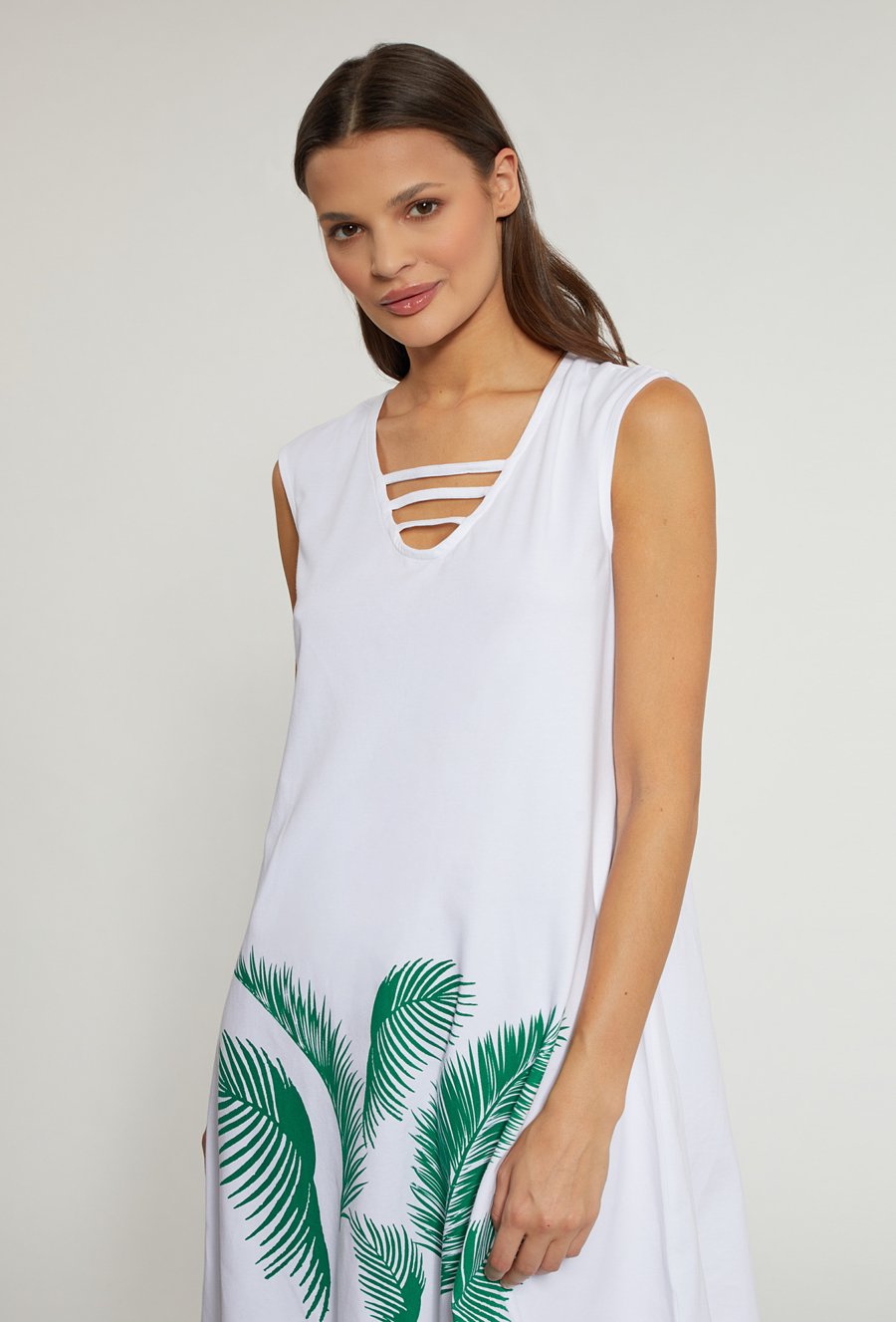 Prosta sukienka z wzorem w kwiaty