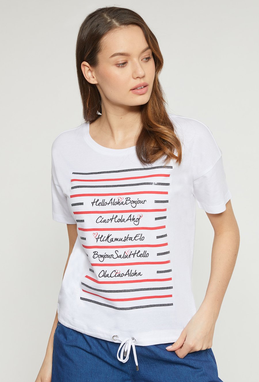 T-shirt damski z haftowanymi napisami