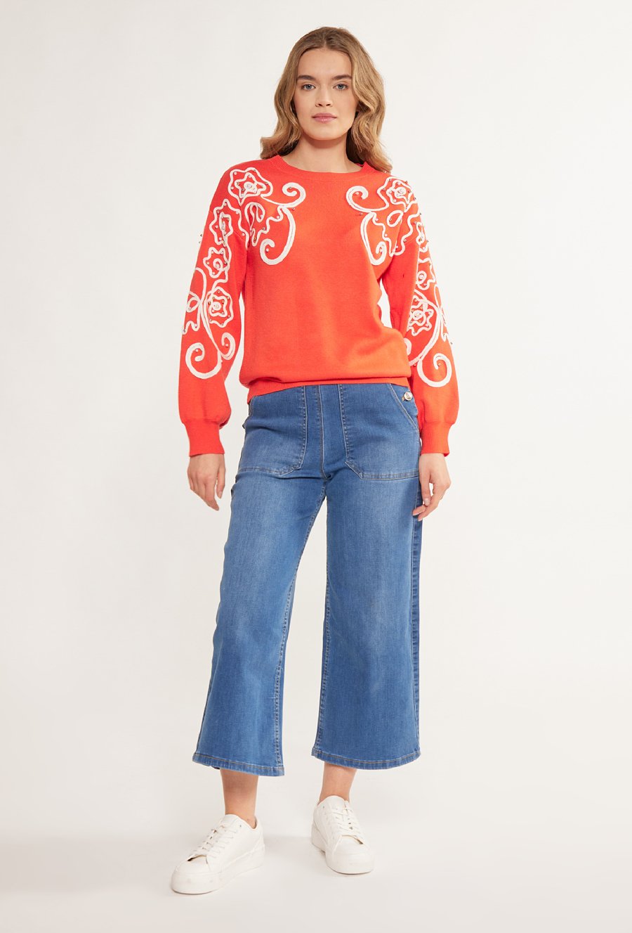 Wiskozowy sweter z wzorem