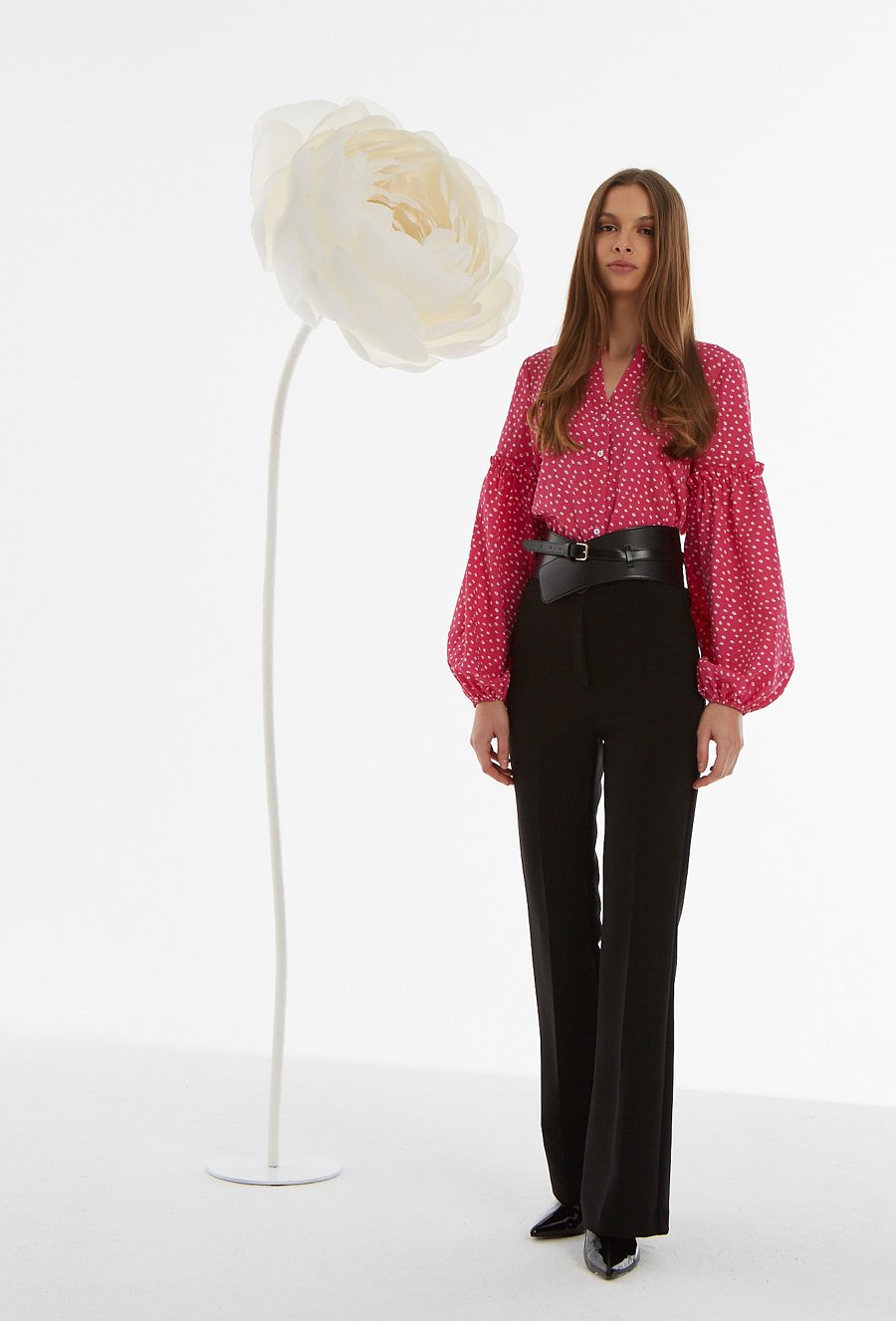 R&oacute;żowa bluzka z szerokim rękawem