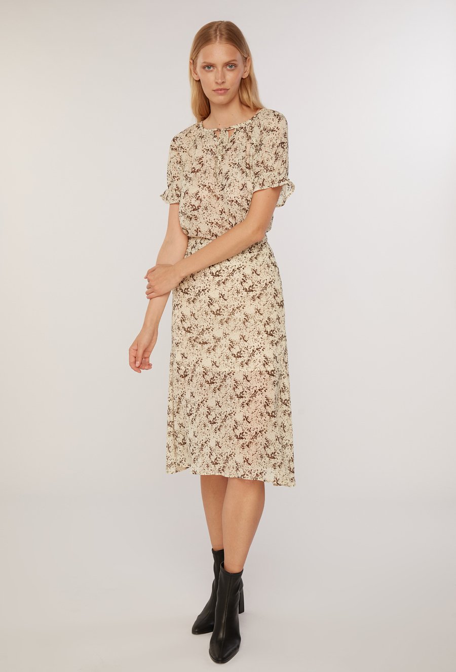 Wzorzysta sp&oacute;dnica damska