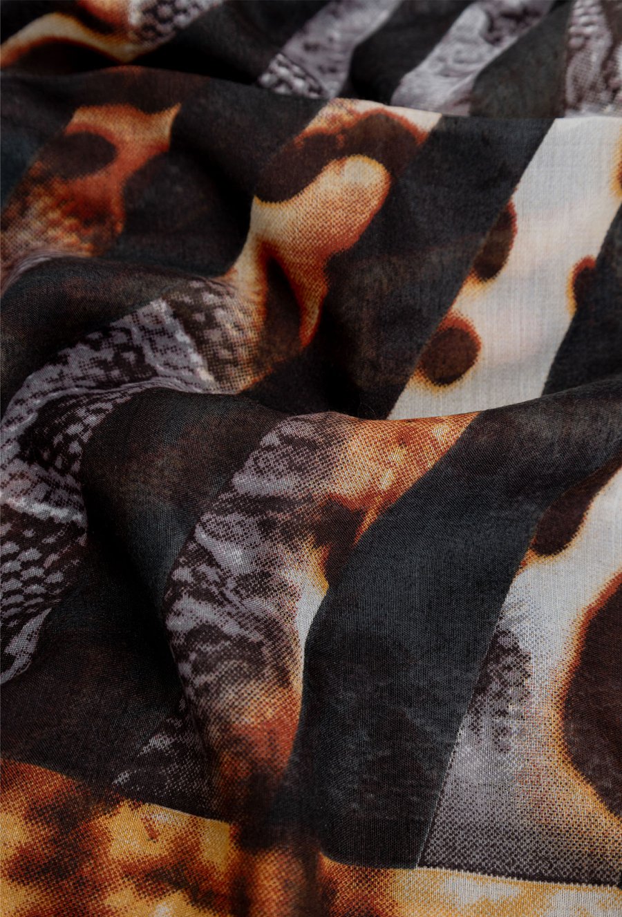 Wzorzysta chusta damska