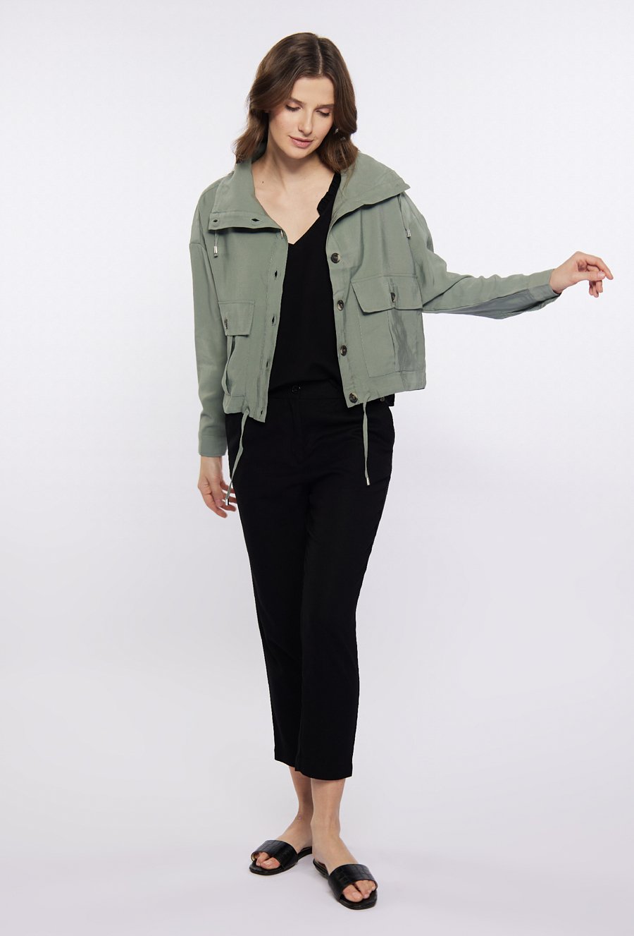 Kr&oacute;tka kurtka z kieszonkami