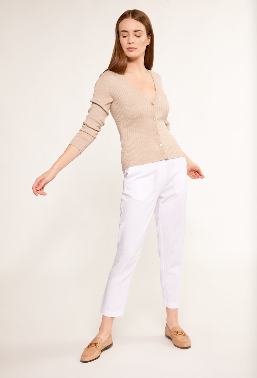 Prążkowany sweter o kr&oacute;tkim kroju