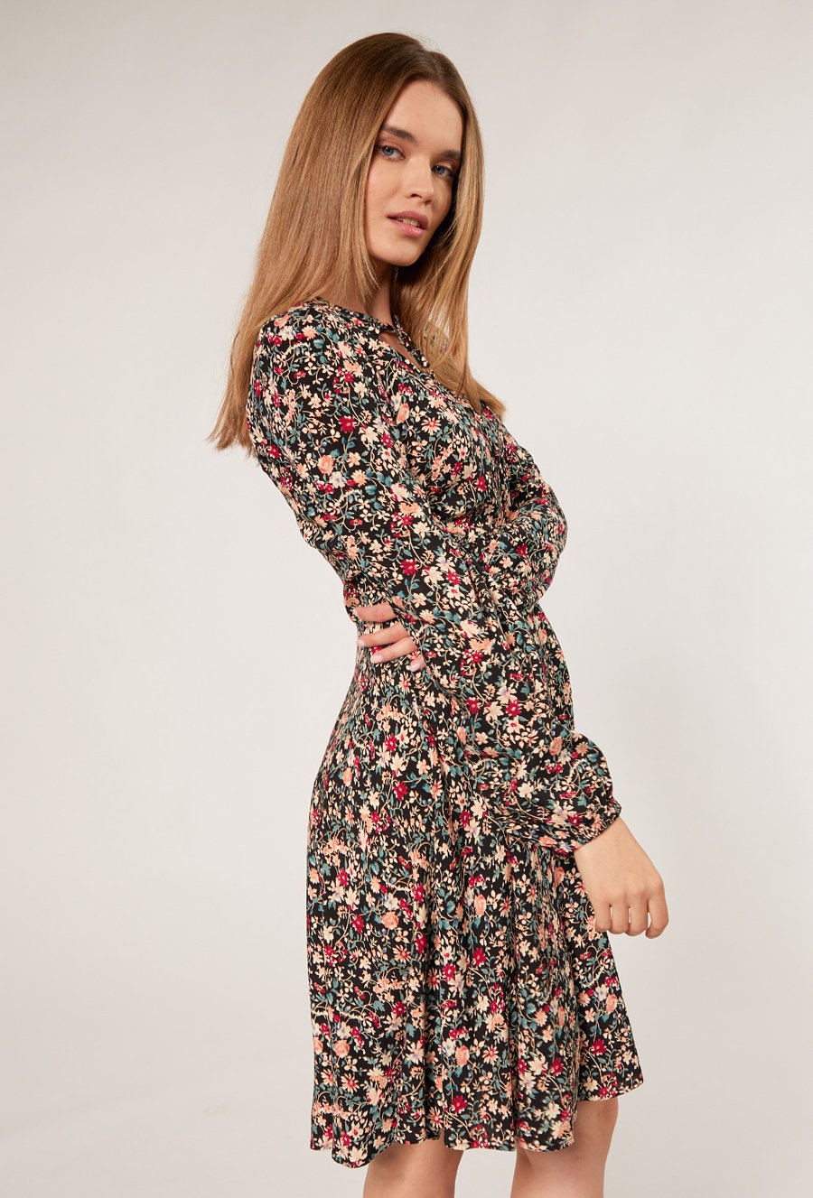 Wiskozowa sukienka w kwiaty