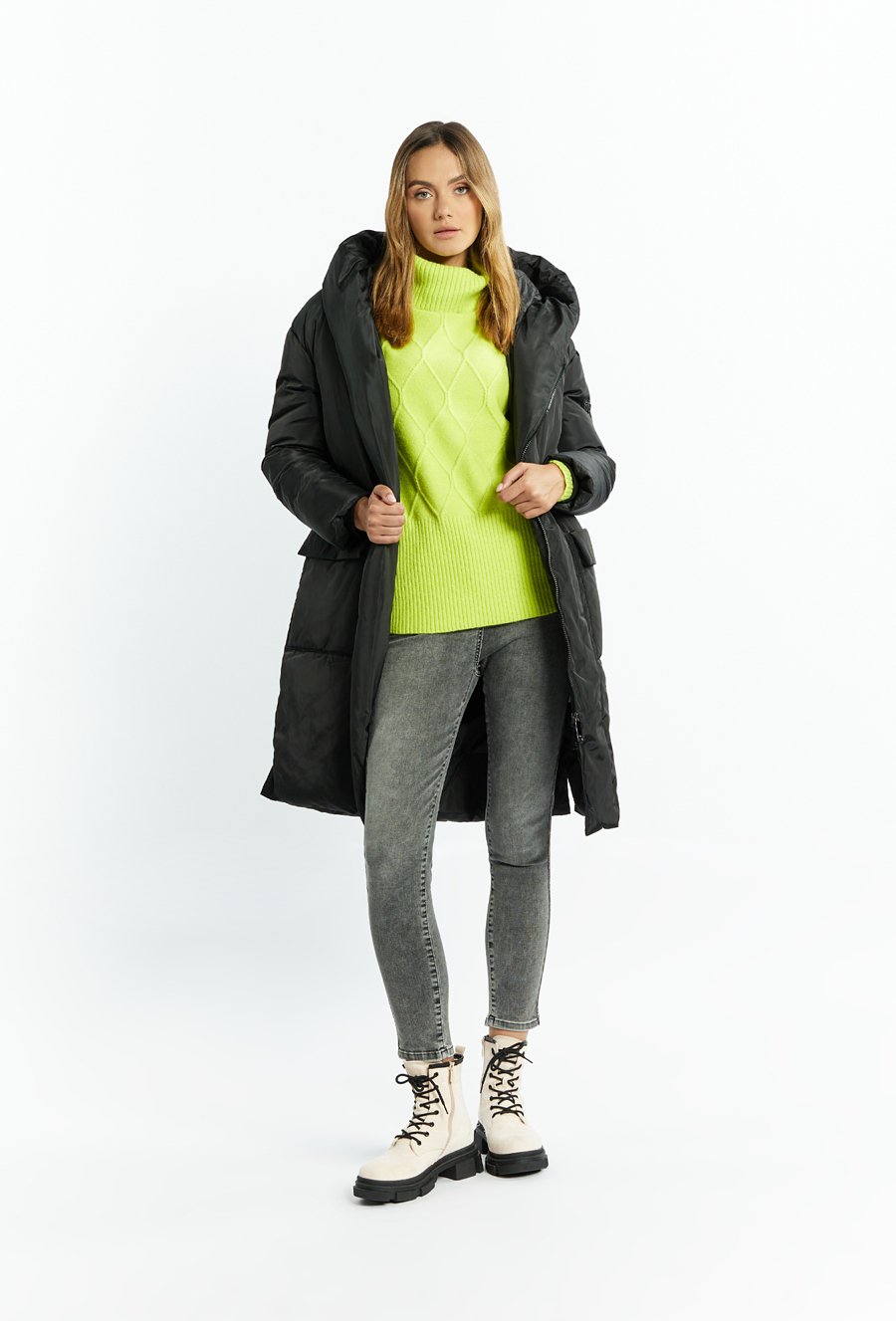 Płaszcz damski z kapturem