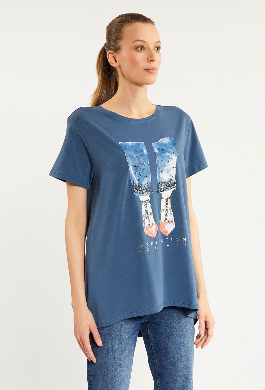 T-shirt z biżuteryjną aplikacją