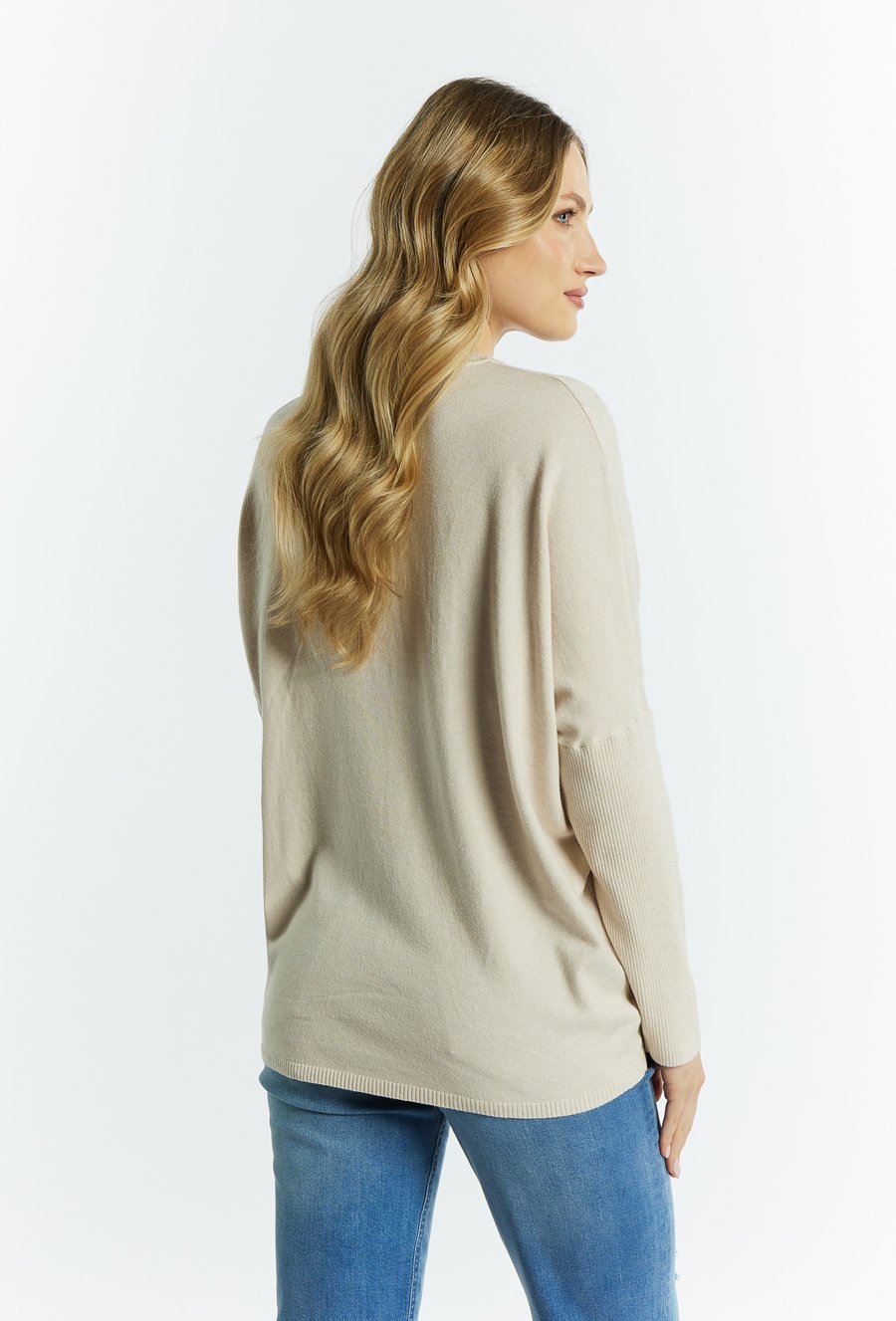 Sweter damski z delikatnym zdobieniem