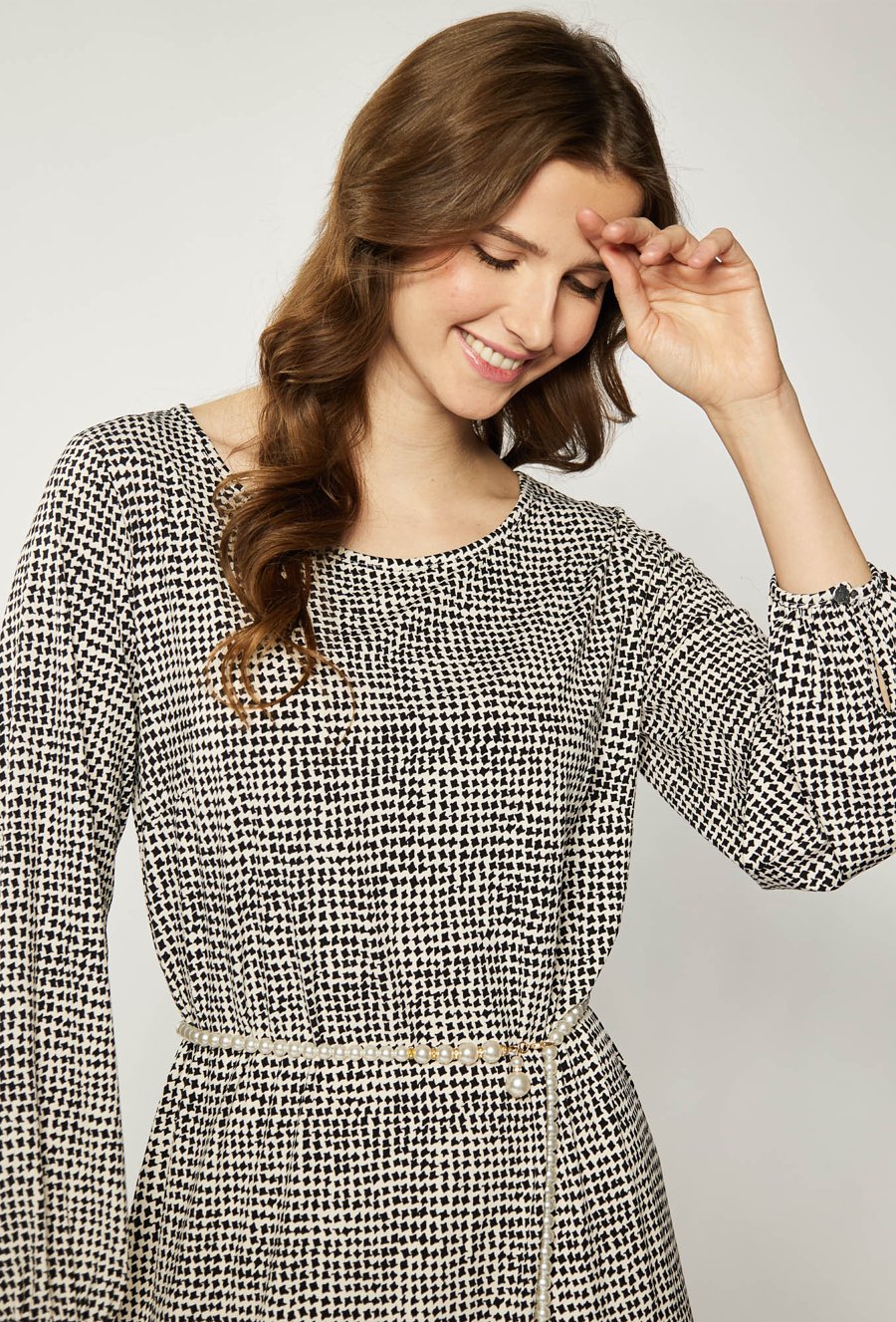 Sukienka o swobodnym kroju