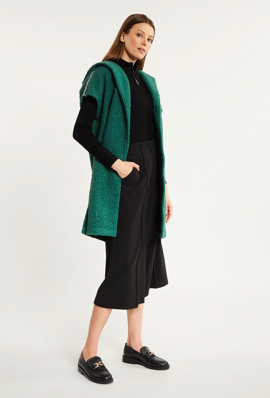 Dzianinowa kamizelka z kapturem