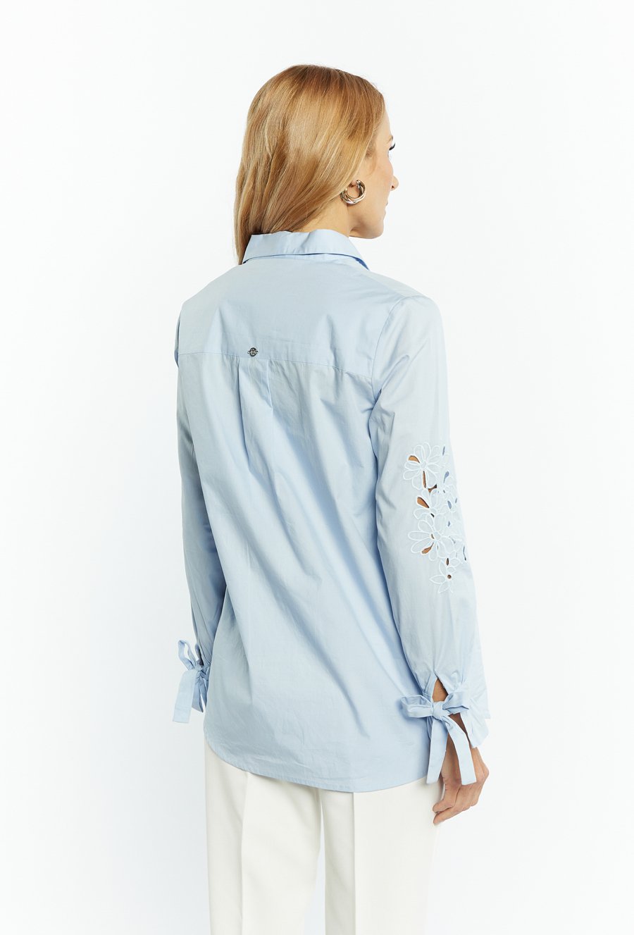 Koszula damska  z ażurowymi haftami