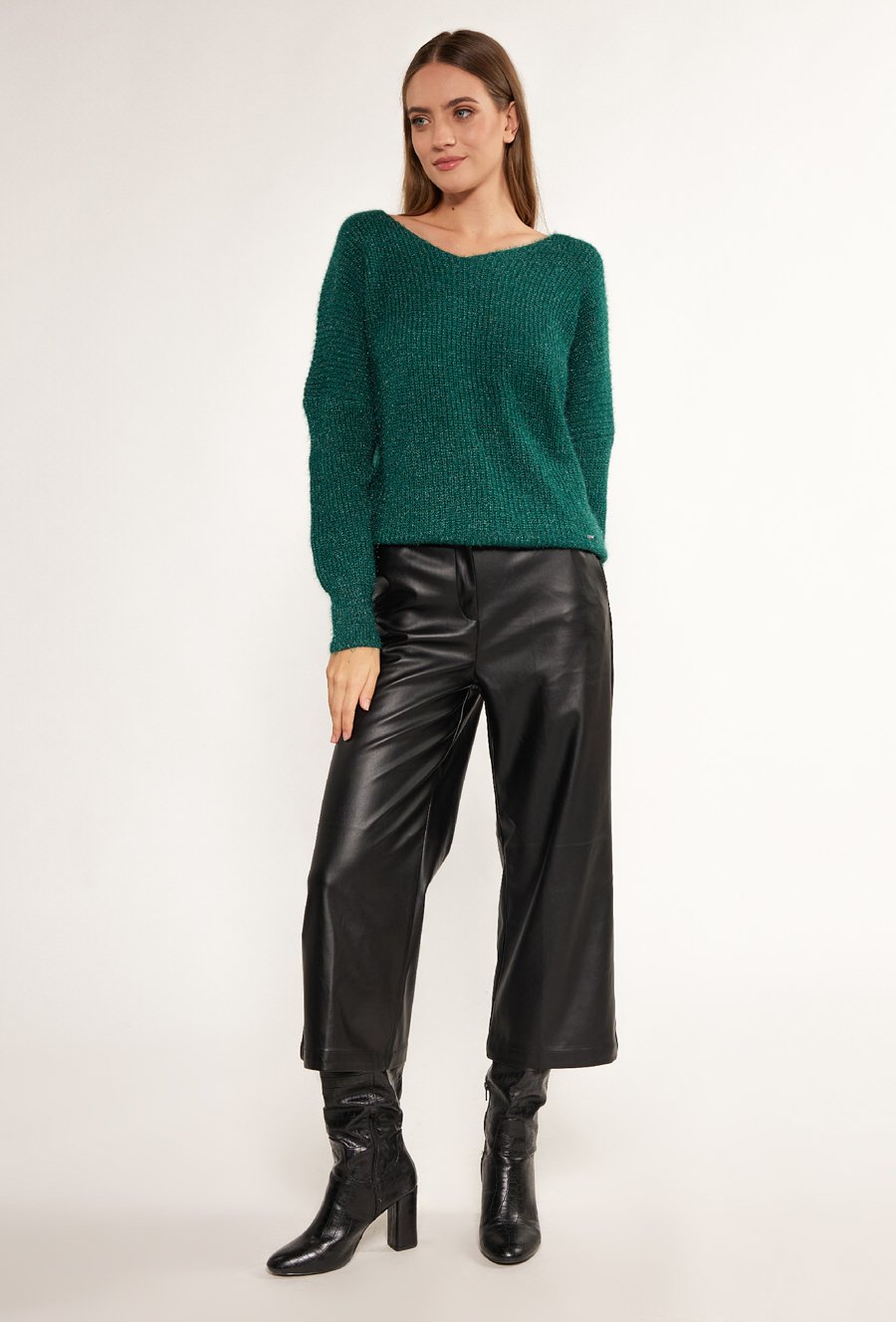 Prążkowany sweter z bufiastymi rękawami