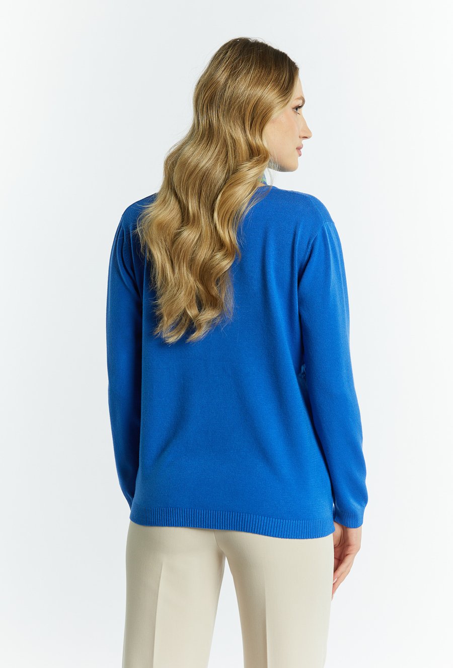 Sweter damski z delikatnym zdobieniem