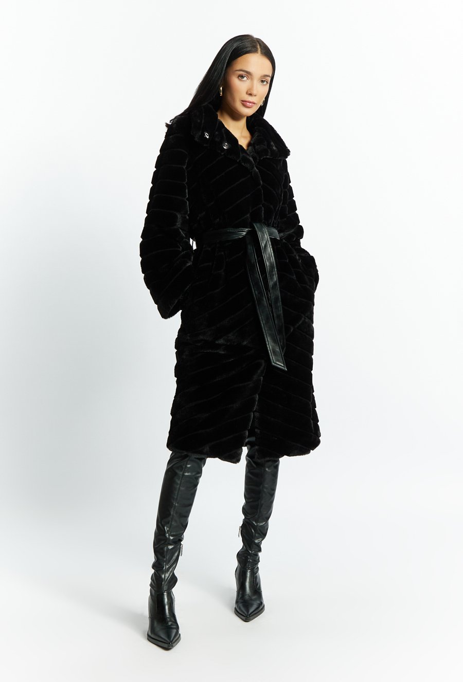 Płaszcz z wiązaniem