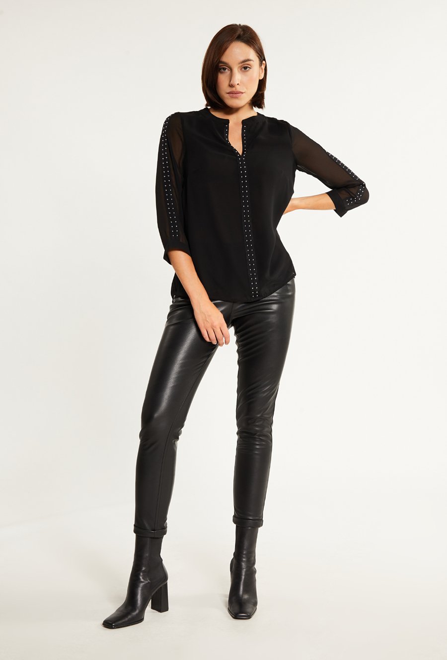 Koszula o swobodnym fasonie z dżetami