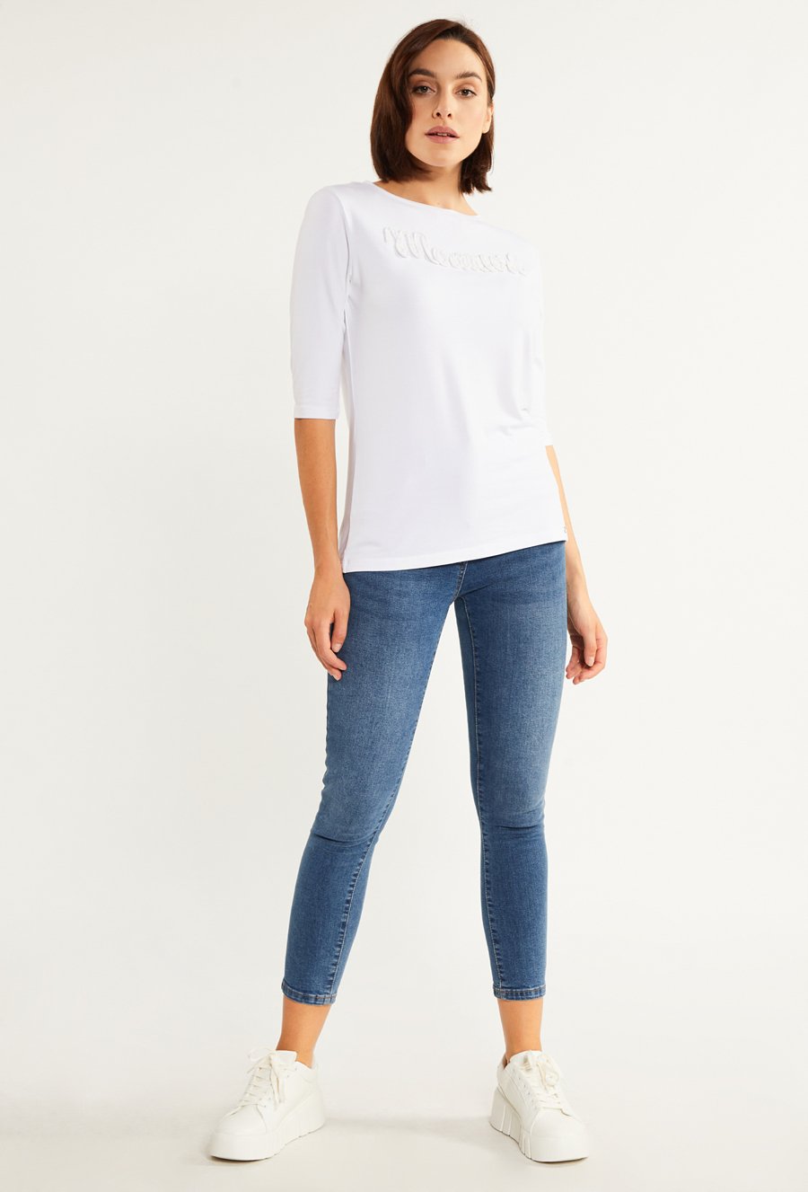 Bluzka z ozdobnym napisem