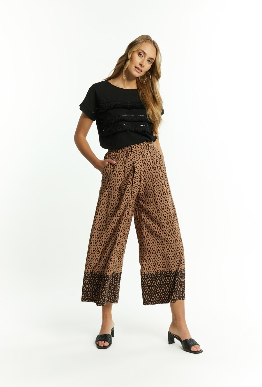 T-shirt damski z frędzlami