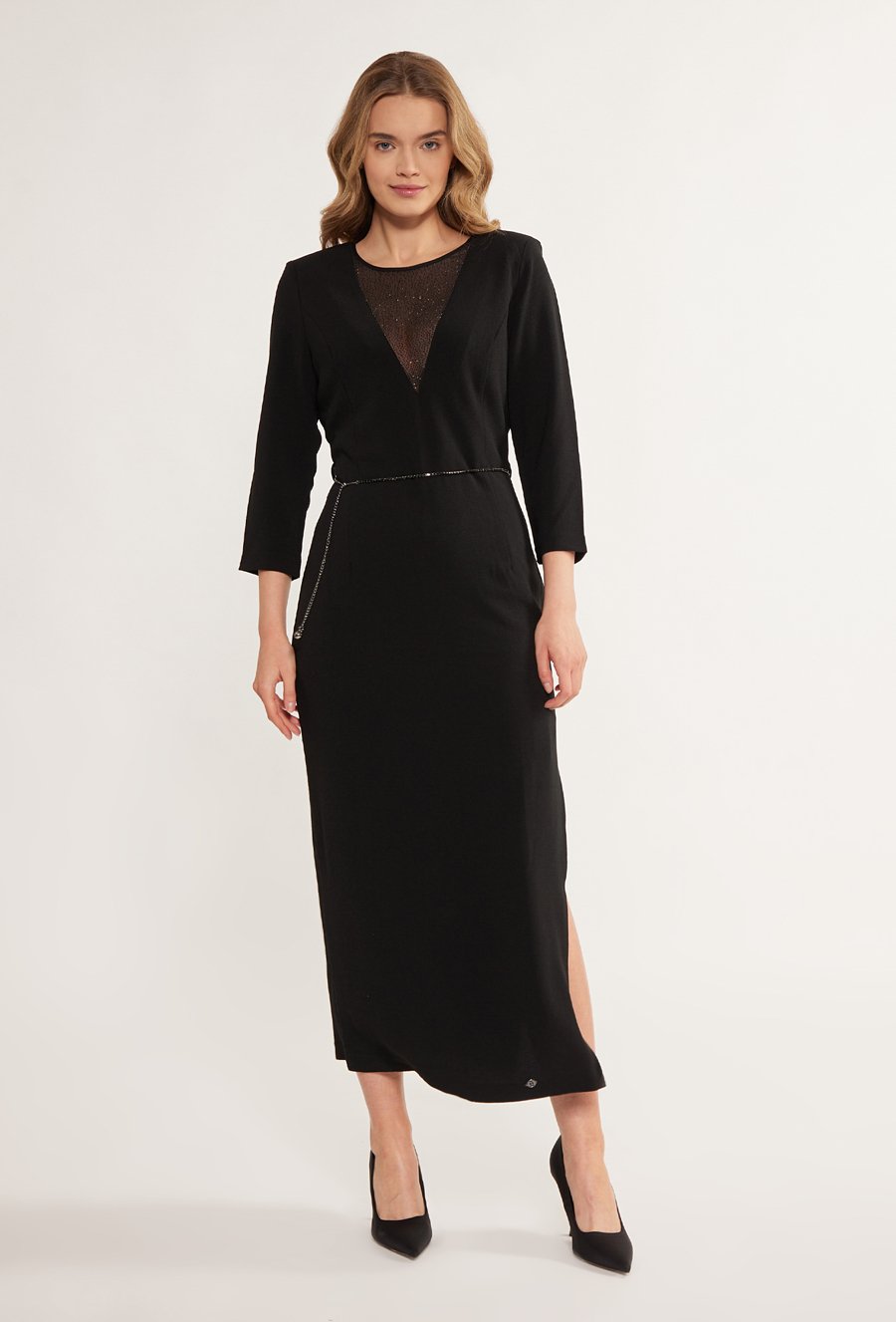 Sukienka z ozdobnym dekoltem