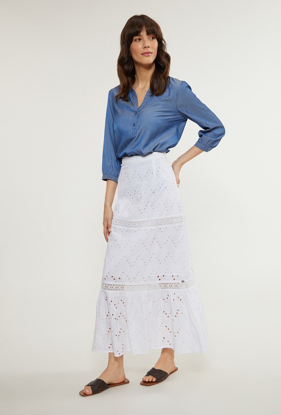 Sp&oacute;dnica maxi z ażurowym wzorem