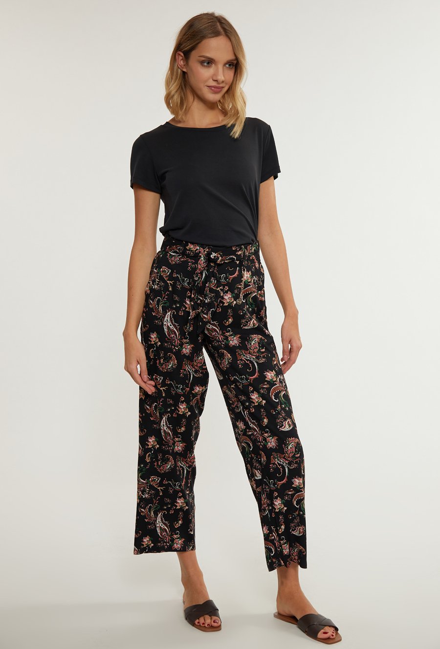 Wzorzyste spodnie damskie