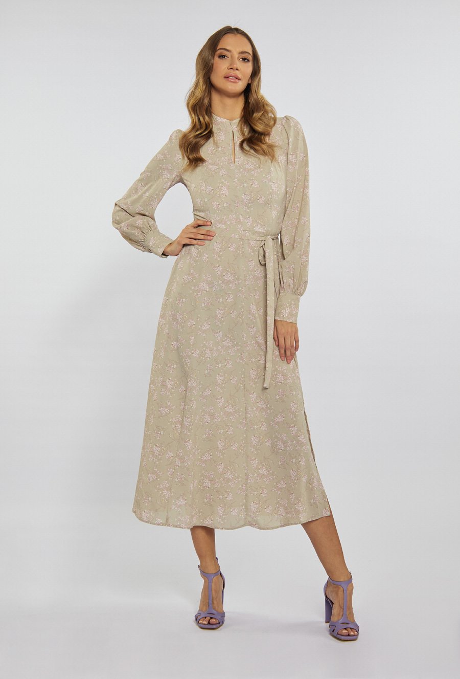 Długa sukienka w kwiaty