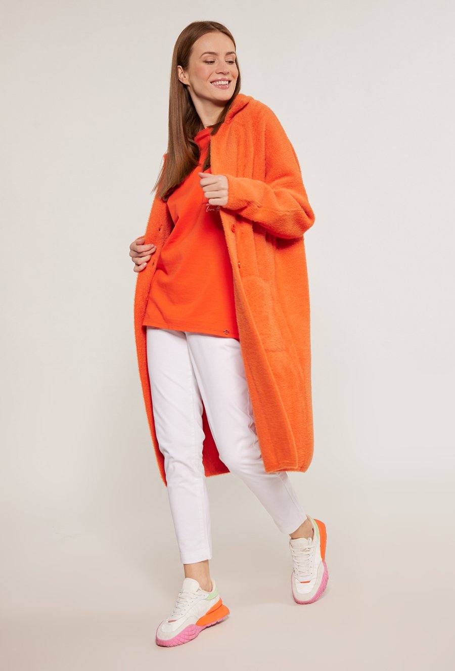 Swetrowy płaszcz z kieszeniami