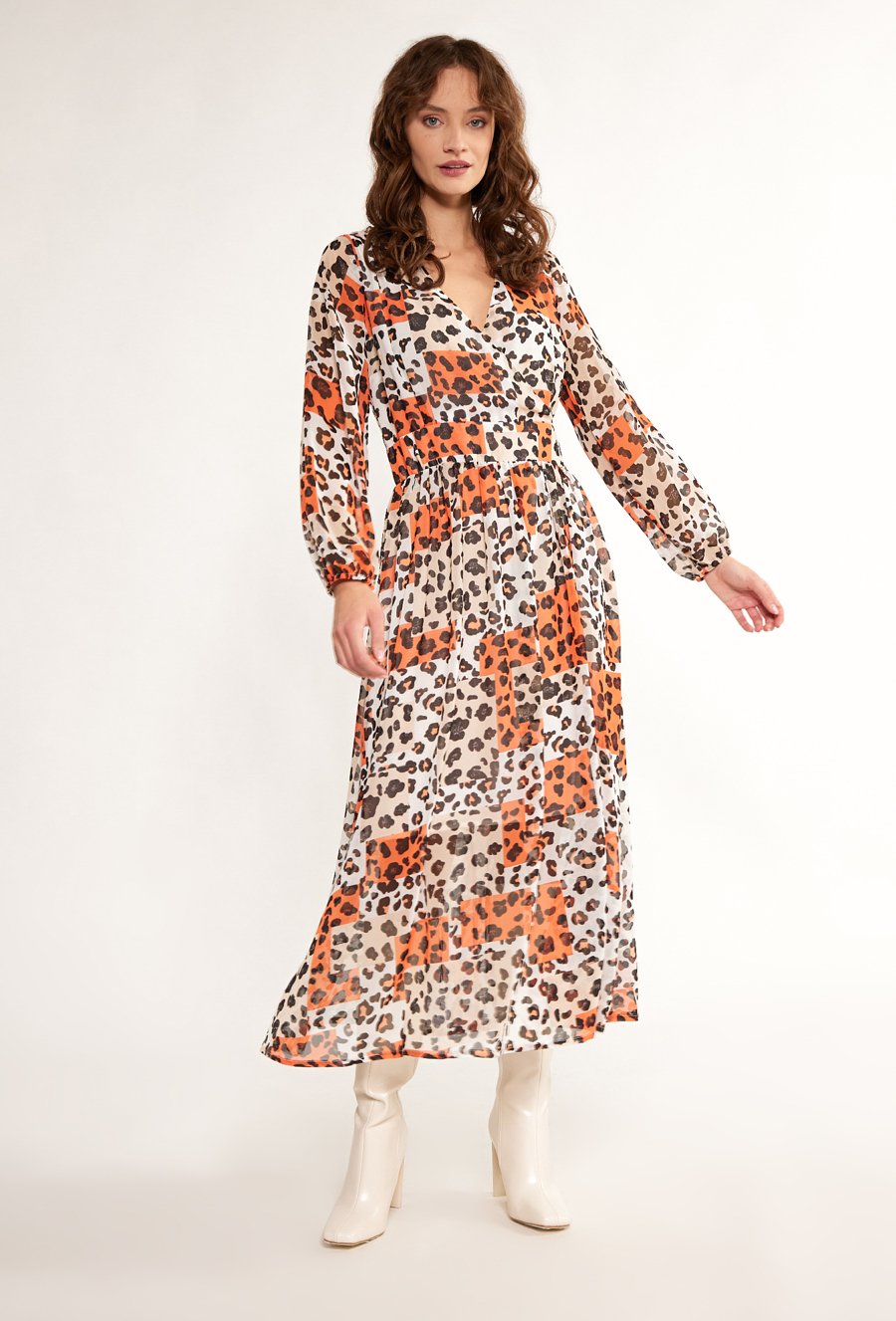 Lekka sukienka z wzorem w cętki