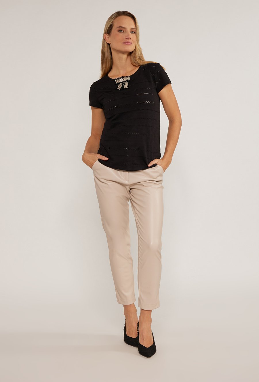 T-shirt damski z przywieszką