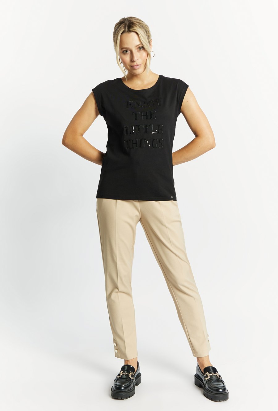 Bawełniany T-shirt z dżetowym napisem