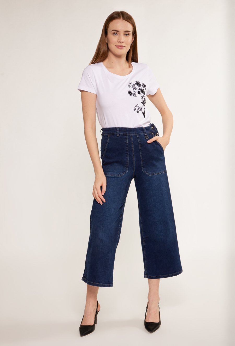 T-shirt z haftowanym wzorem