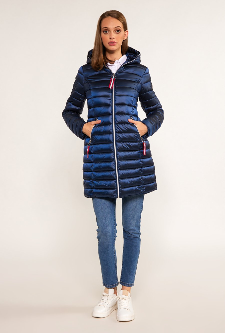 Pikowany płaszcz z kapturem