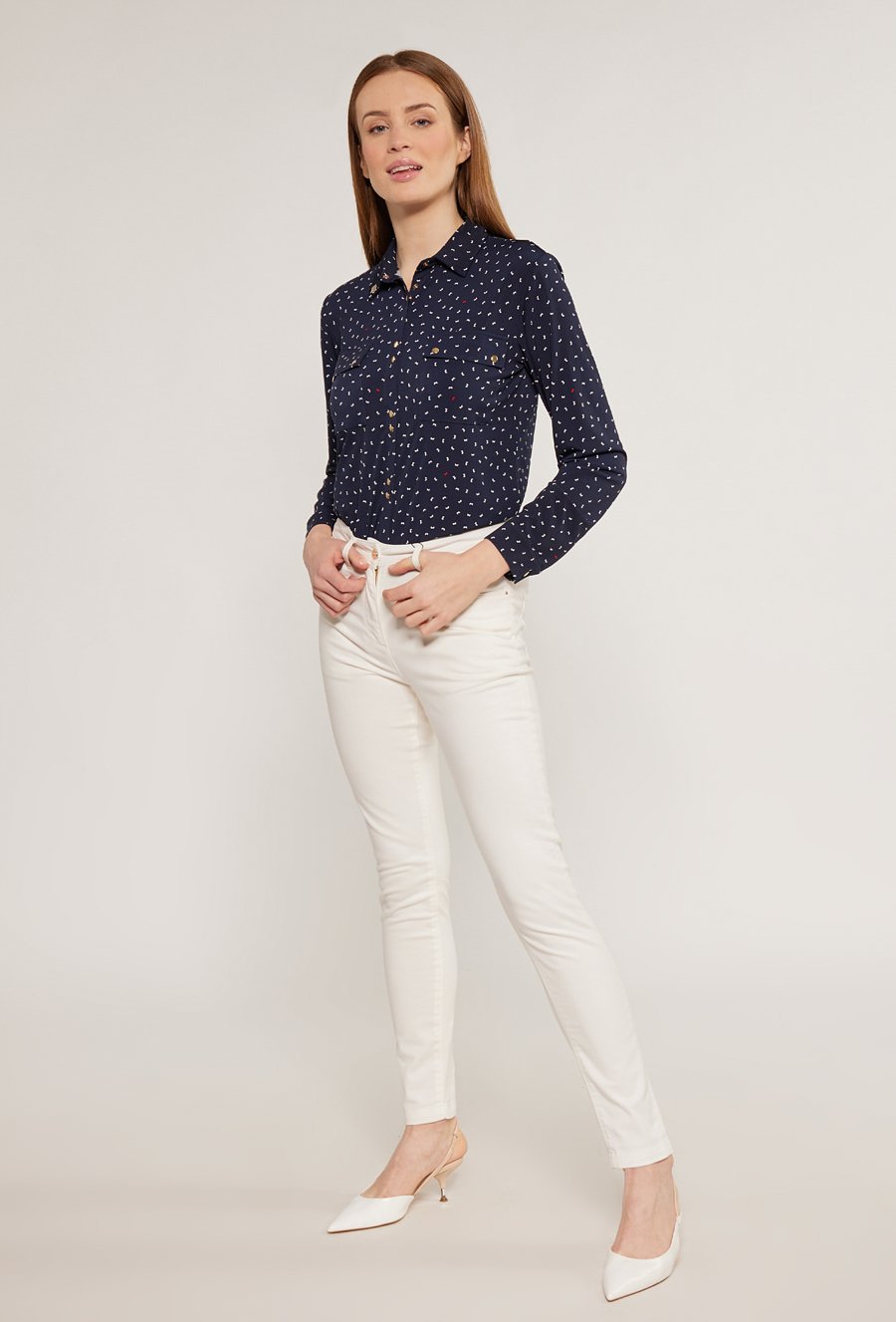 Koszulowa bluzka z wzorem