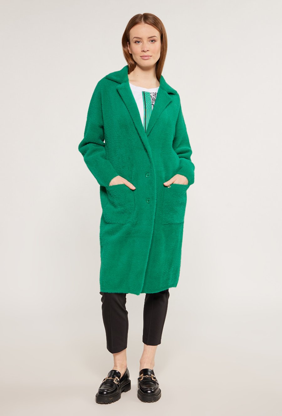 Swetrowy płaszcz z kieszeniami