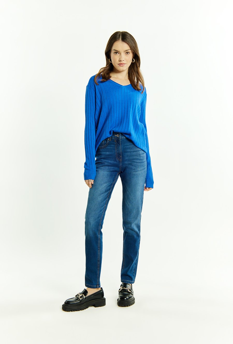 Sweter damski z dekoltem w serek