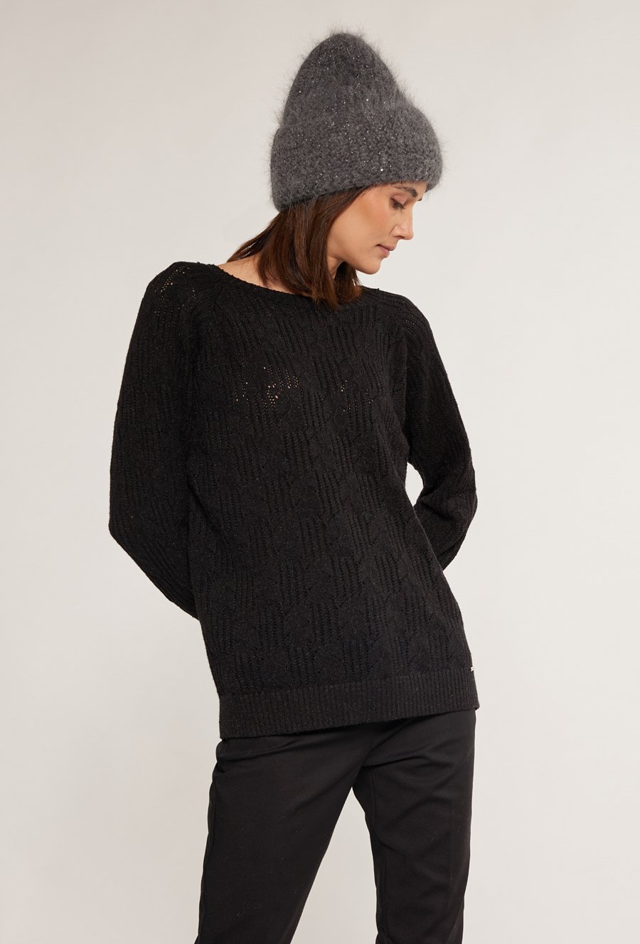 Czapka z warkoczowym splotem