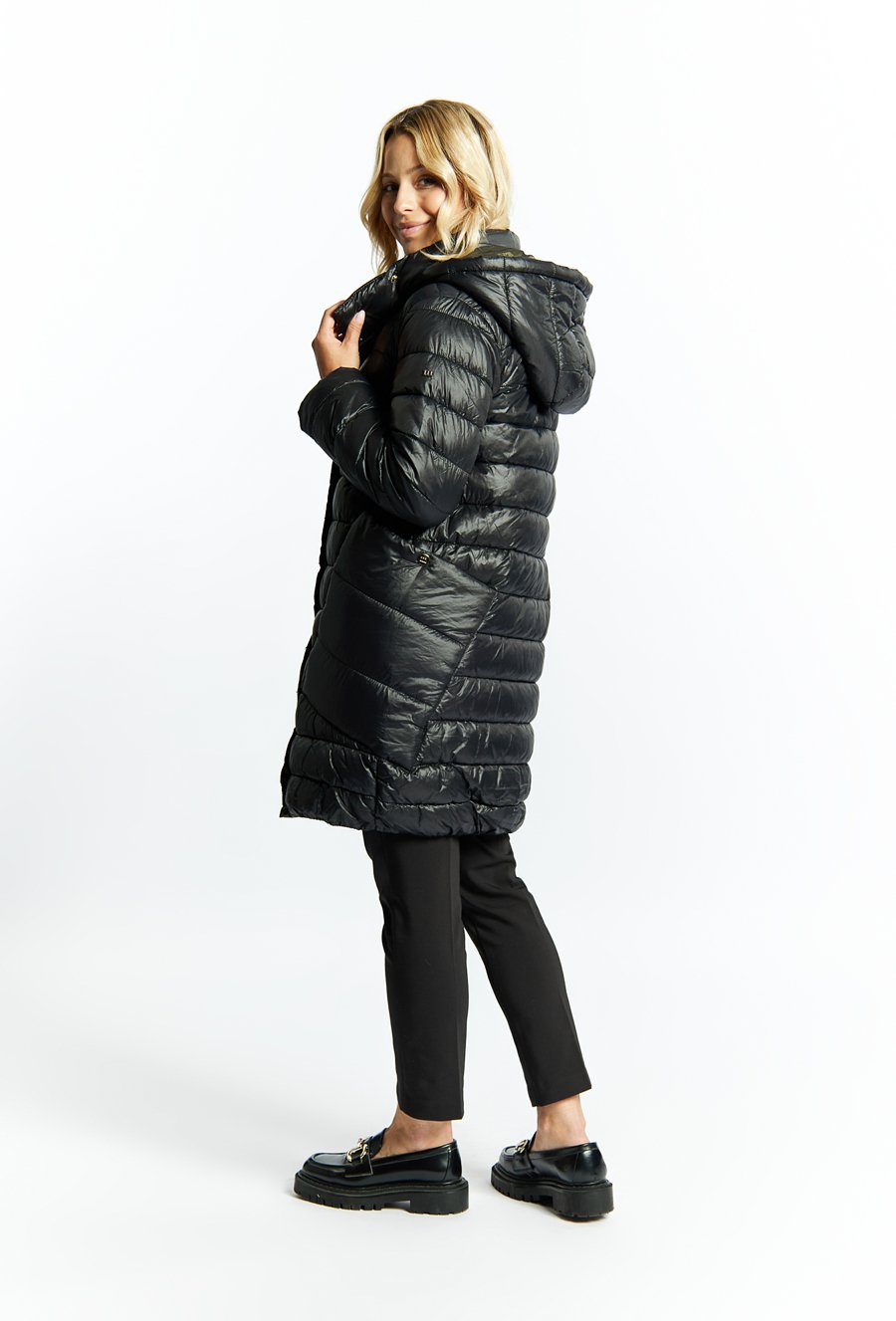 Pikowany płaszcz z kapturem