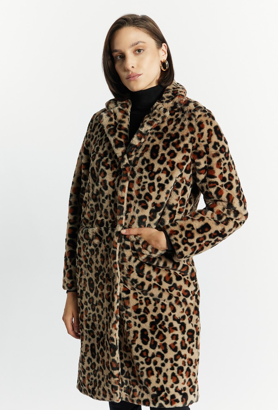 Płaszcz damski ze sztucznego futerka