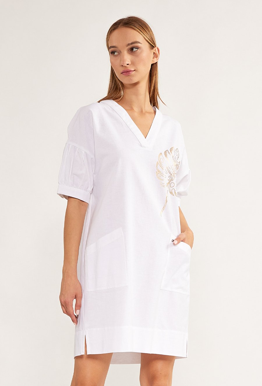 Sukienka mini z ozdobnym wzorem