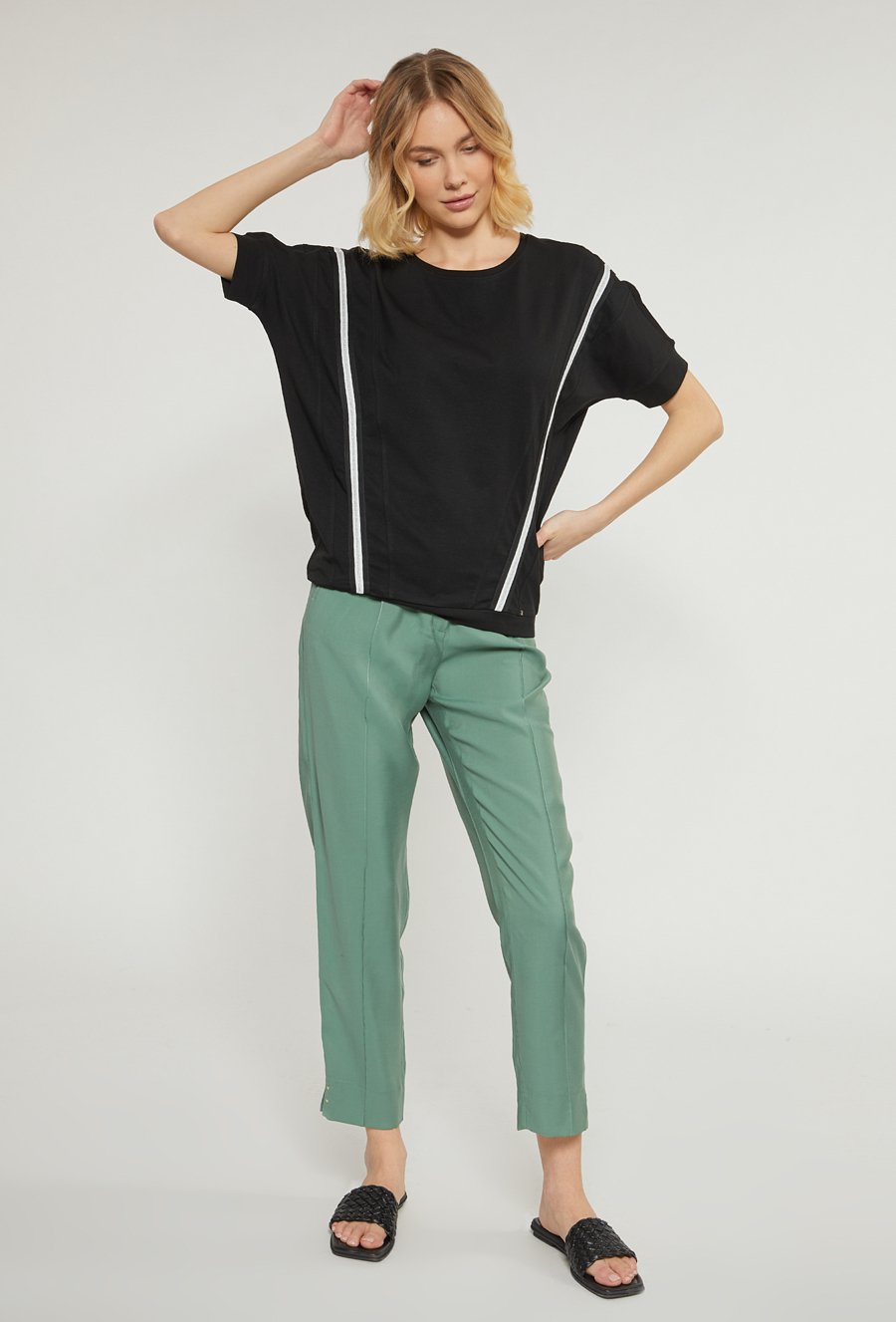 Bluzka damska z ozdobnymi lampasami