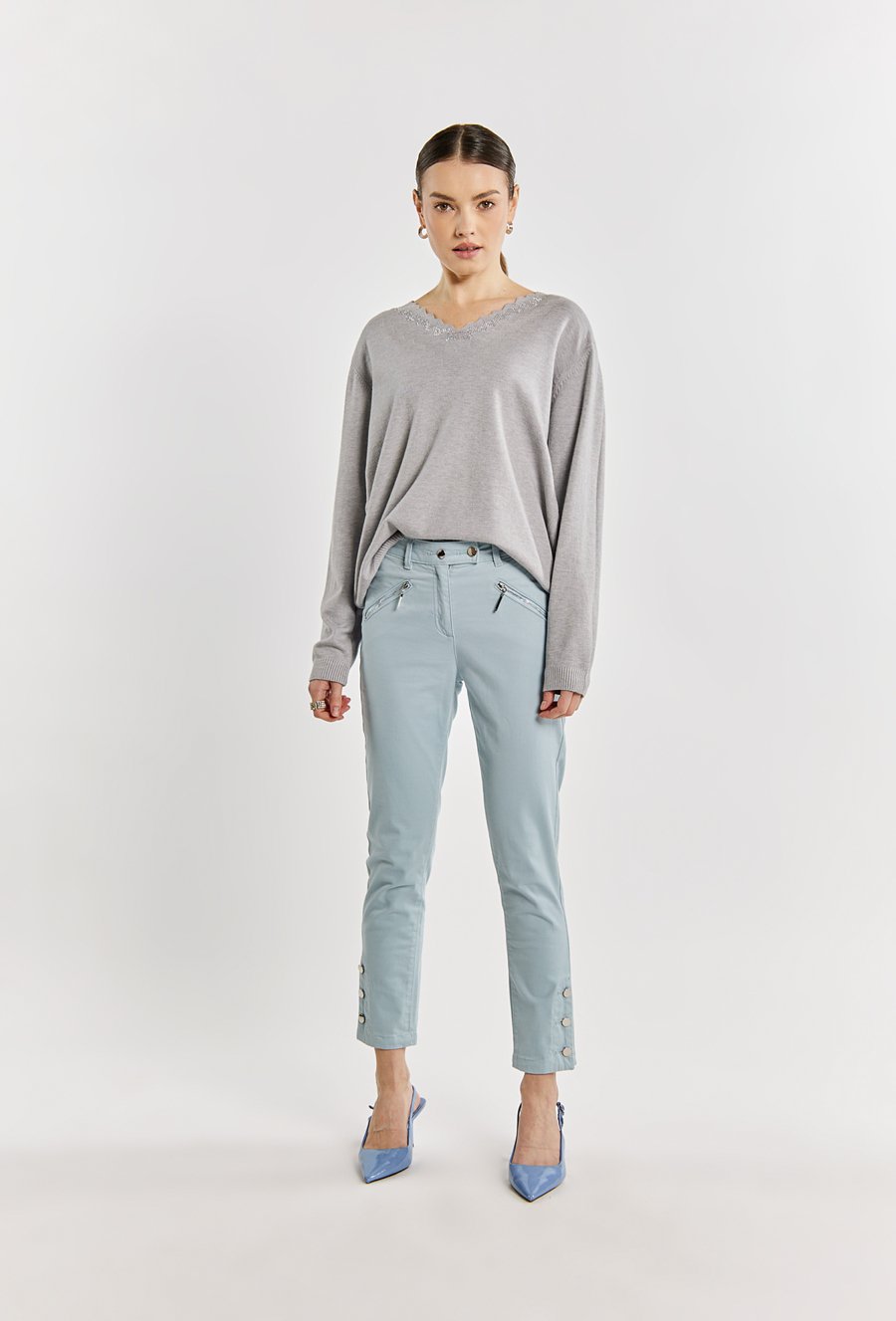 Sweter damski z dżetowym dekoltem