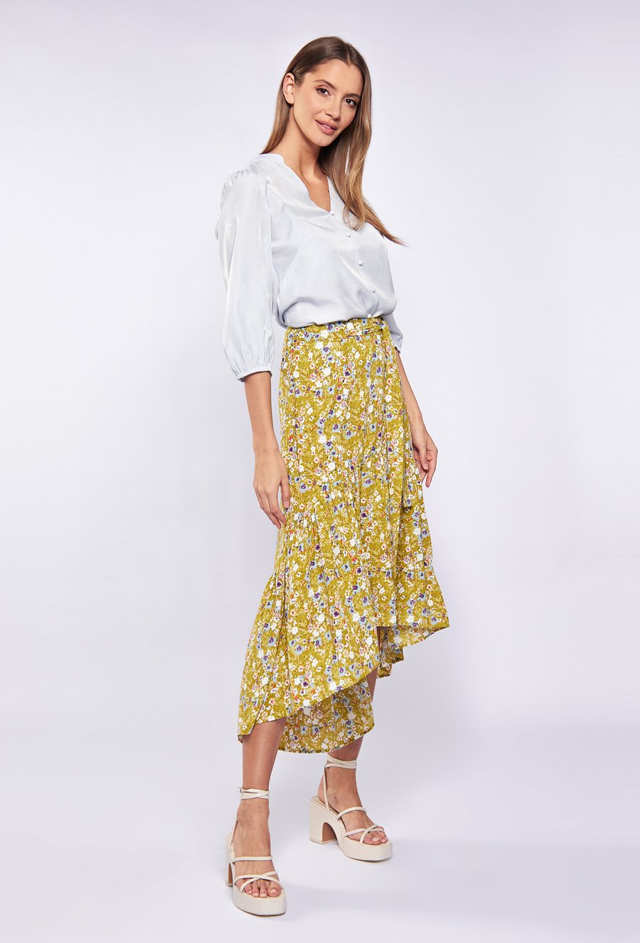 Sp&oacute;dnica midi w kwiatowy wz&oacute;r